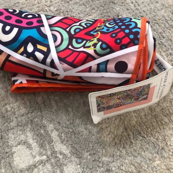 House of Clouds NWT Microfiber Beach Towel Quick Dry Sand Free Colorful Print - Picture 5 of 11